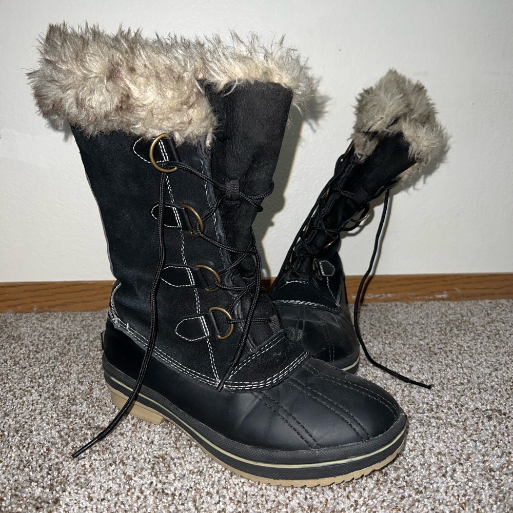 Womens snow boots size 8
